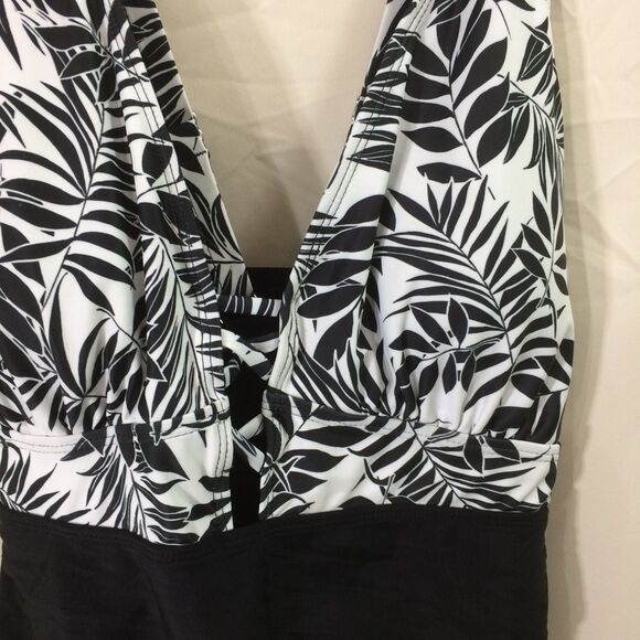 Yonique Black White Swimsuit 18W New One Piece Deep V Neck Tummy Control NWT - Picture 7 of 7